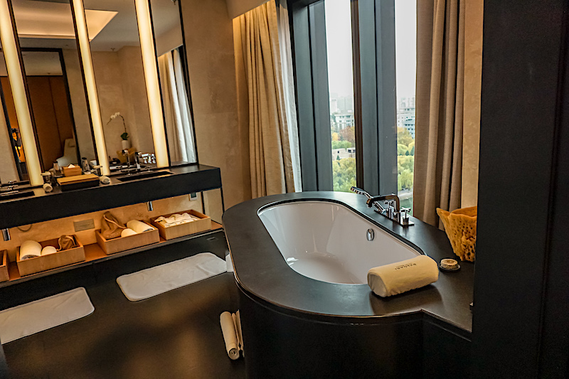 Bulgari Hotel Beijing Deluxe Suite bath image