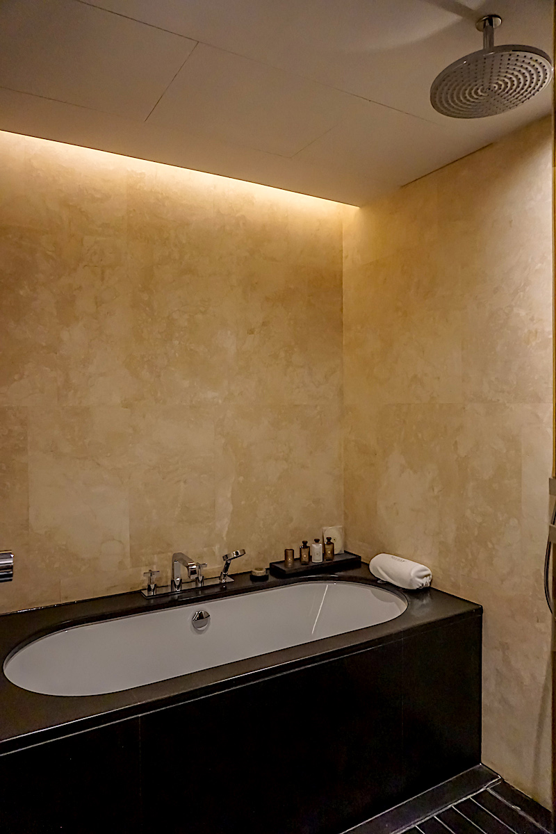 Bulgari Hotel Beijing guest room bath image