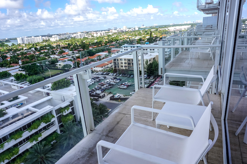 Four Seasons, The Surf Club City View Guest Room balcony