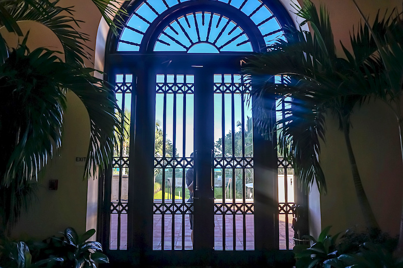 Four Seasons, The Surf Club door opener image