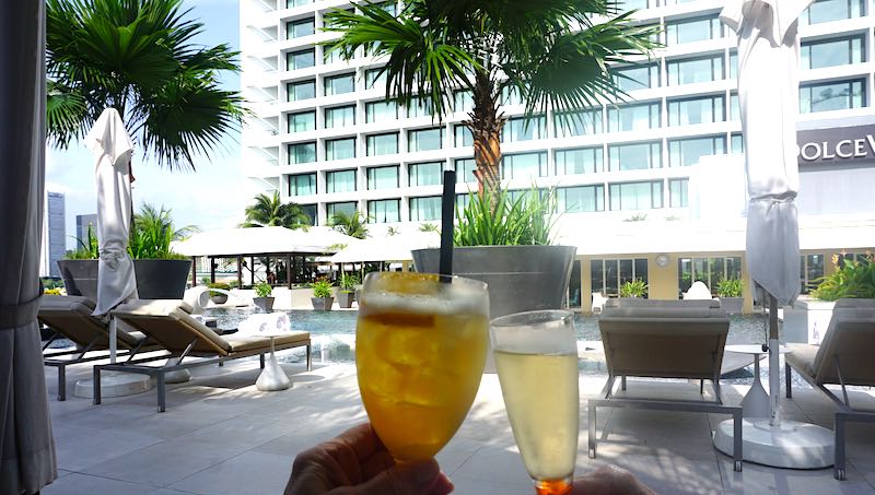 Mandarin Oriental Singapore pool cabana image