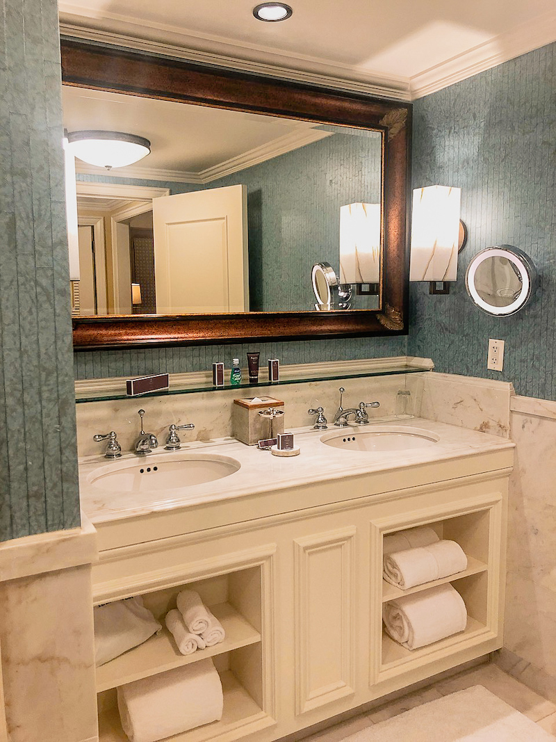 Ritz Carlton Orlando Executive Suite bathroom image