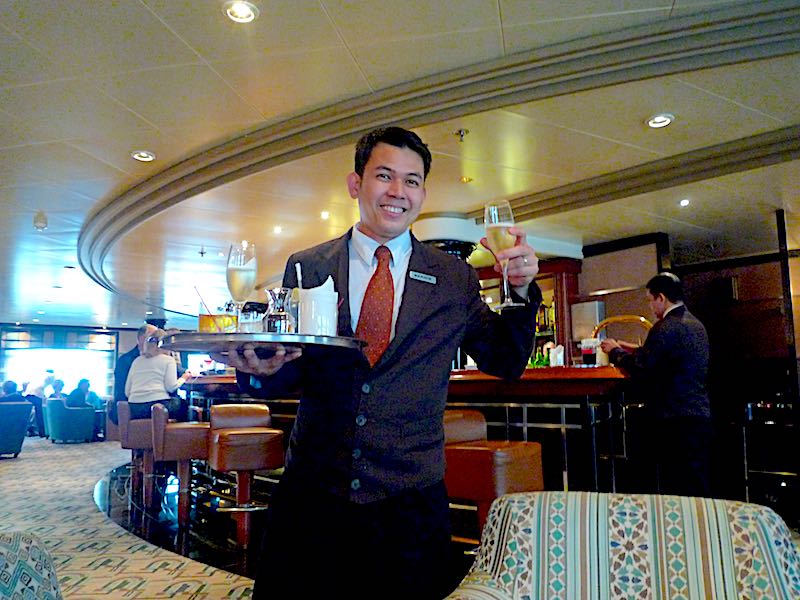 Silversea Silver Shadow bar waitier image