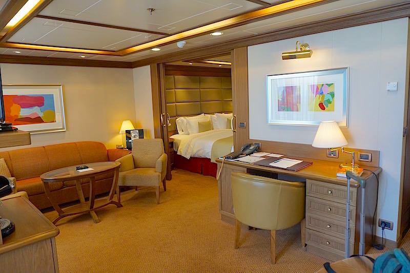 Silversea's Silver Spirit Silver Suite livingroom image